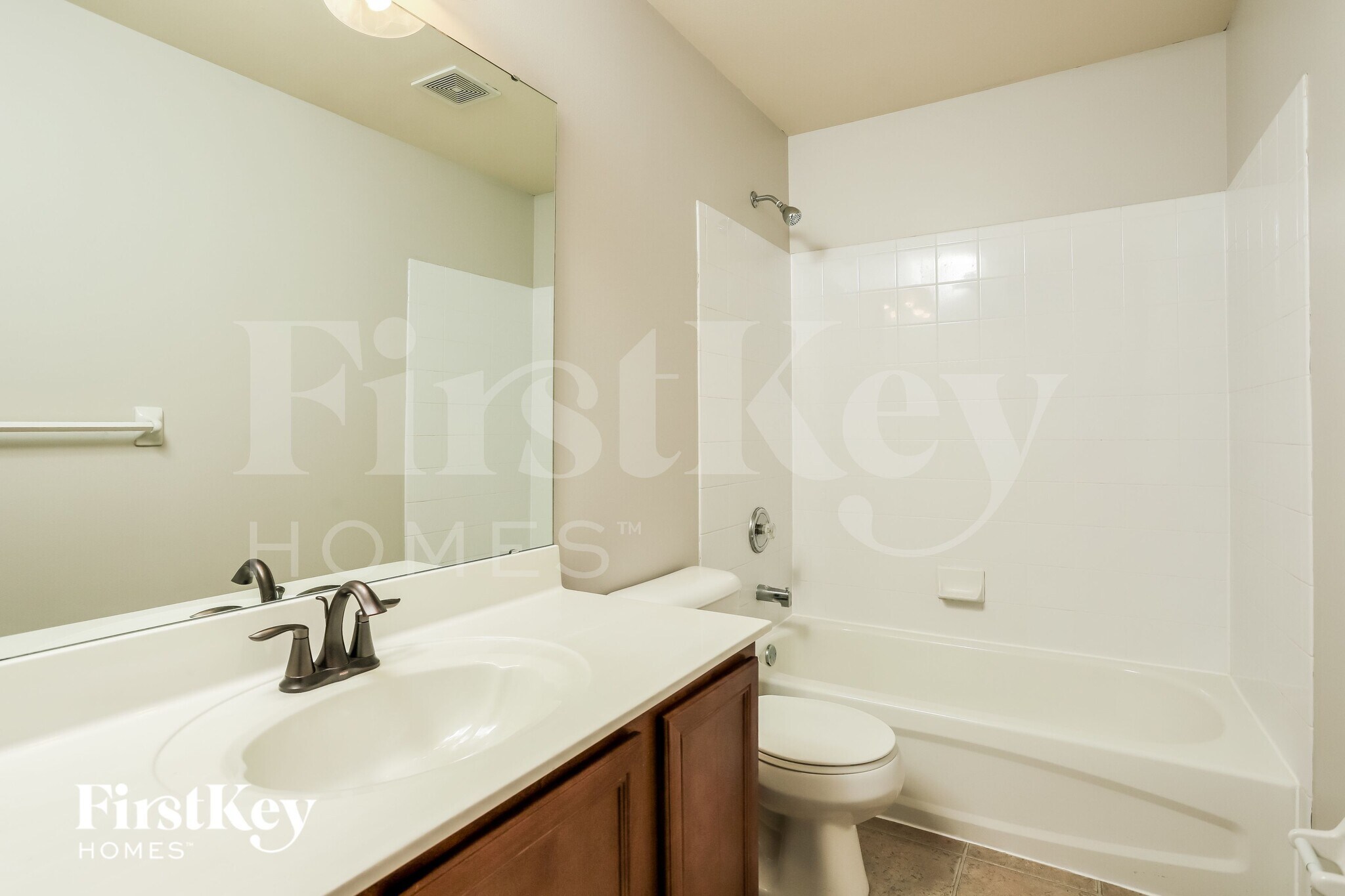 Building Photo - 1702 Briarmanor Dr