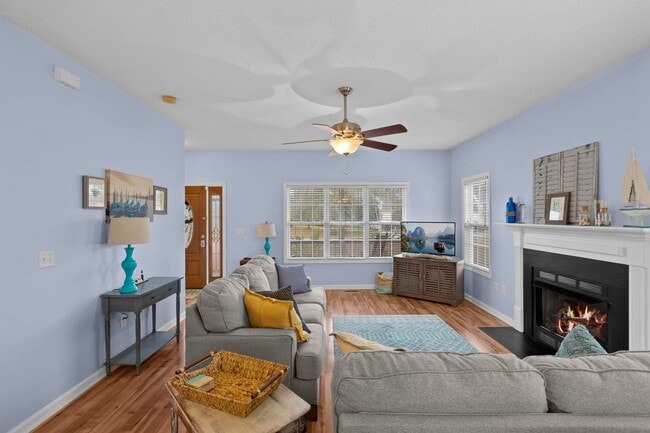 Building Photo - Home in Waterfront Community