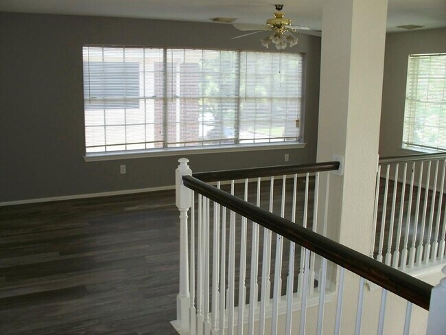 Building Photo - 20736 Fawnbrook Ct