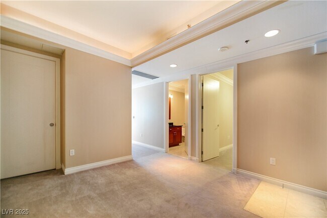 Building Photo - 4525 Dean Martin Dr