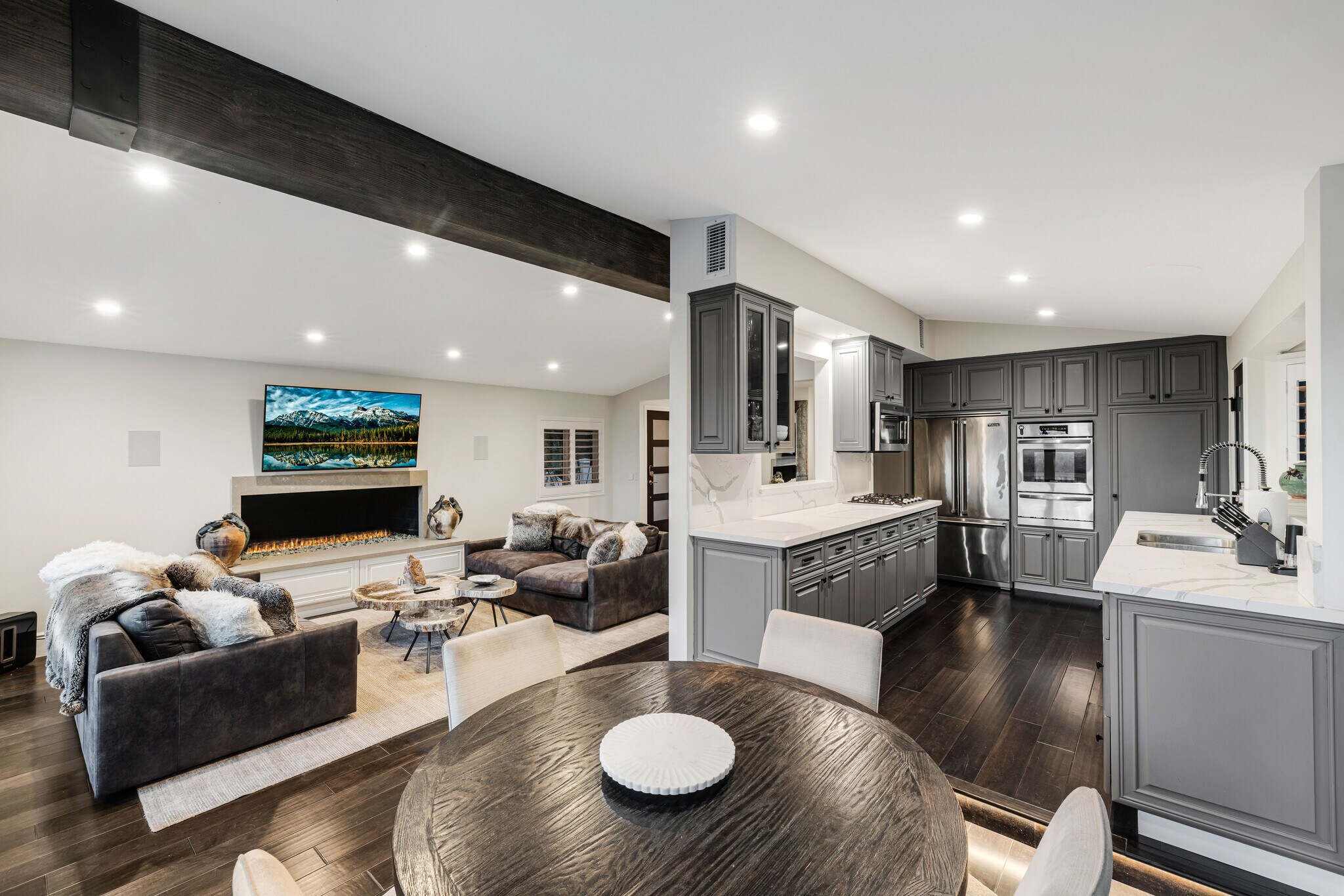 Building Photo - 16725 Oak View Dr