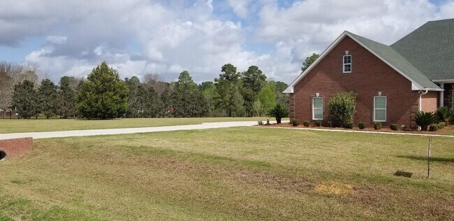 Building Photo - 565 Twin Ponds Dr