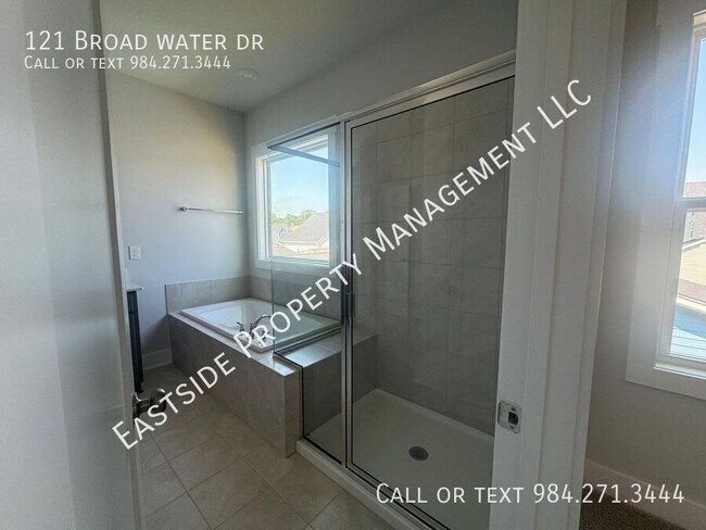 Building Photo - 121 Broadwater Dr