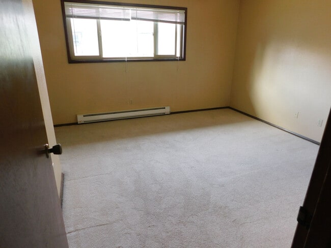 Building Photo - Beautiful 2 Bedrrom, 1.5 Bathroom Condo