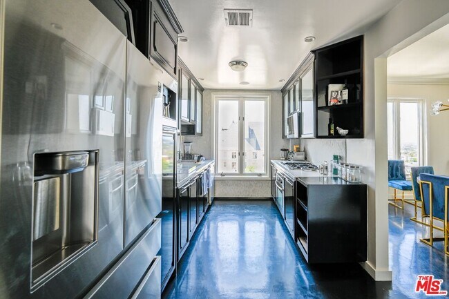 Building Photo - 1424 N Crescent Heights Blvd