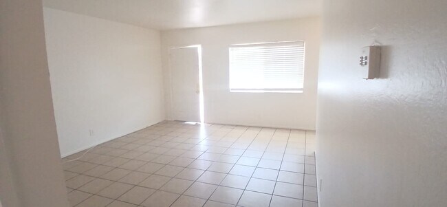 Building Photo - 2014 Castleberry Ln