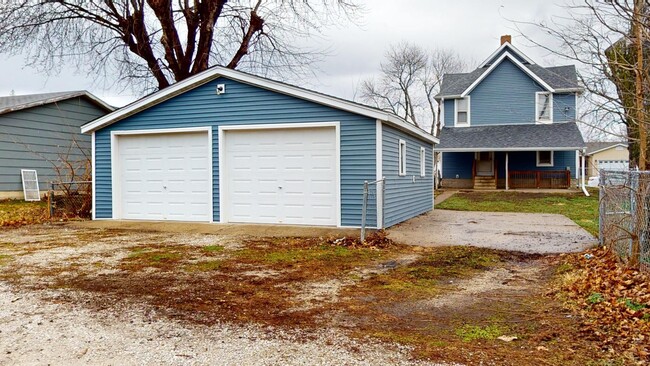 Building Photo - 1320 5th St