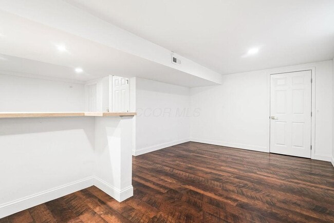 Building Photo - 39 Groton Dr