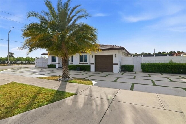 Building Photo - 18366 SW 139th Ct