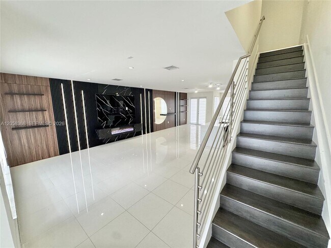Building Photo - 6423 NW 105th Ct