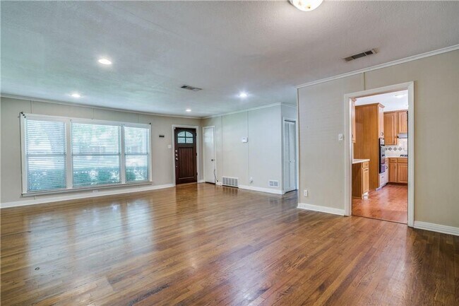 Building Photo - Lease for 2026-2027 School year!