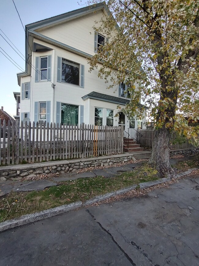 Building Photo - 6 Closson Ct