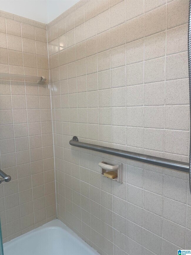 Building Photo - 3904 8th Ct S