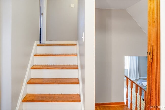 Building Photo - 193 Thistle Lea