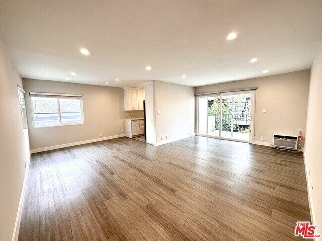 Building Photo - 1051 S Sherbourne Dr