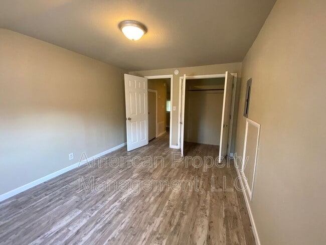 Building Photo - 3605 1/2 E 16th St-