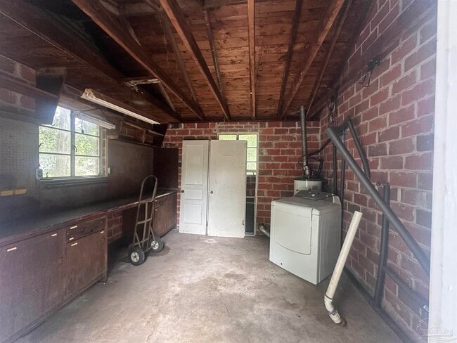 Building Photo - 1414 Wisteria Ave