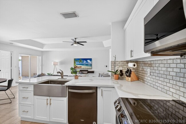 Building Photo - 3387 Commodore Ct