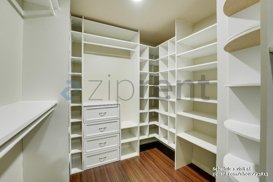 Building Photo - Unit