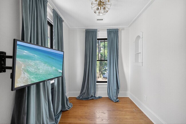 Building Photo - Stunning 4-bedroom home in Tampa! (Bonus room)