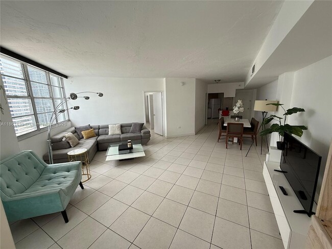 Building Photo - 801 Brickell Bay Dr