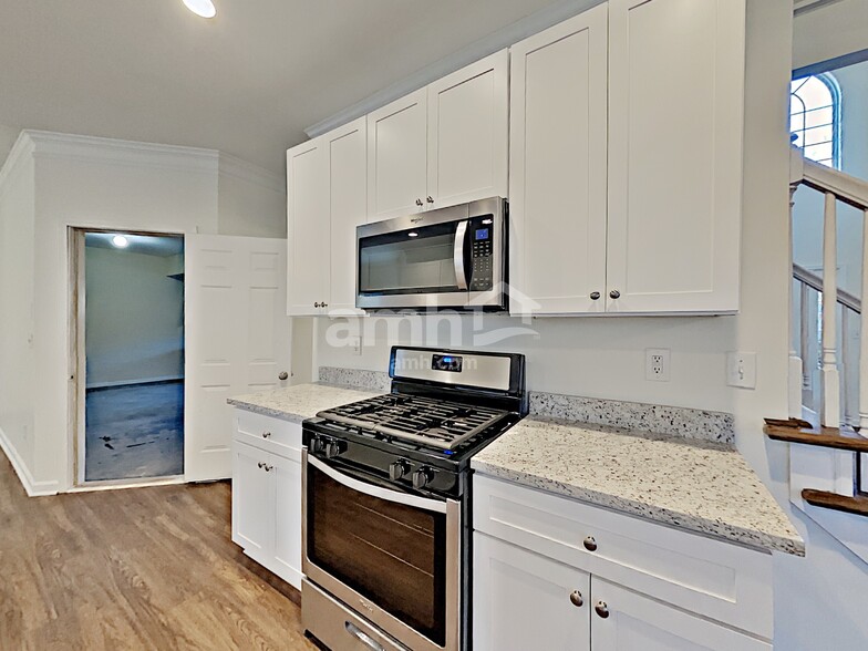 Building Photo - 932 Park Hollow Way