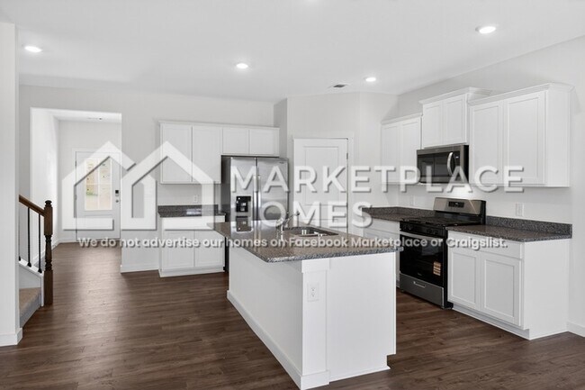 Building Photo - 3220 Highline Dr