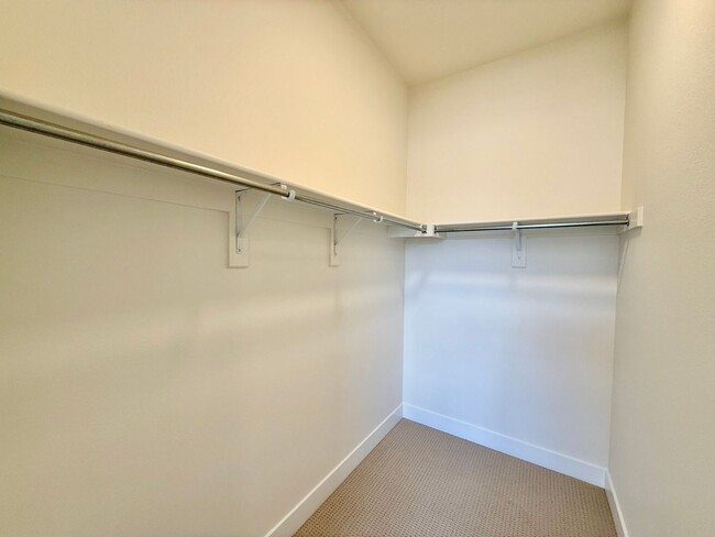 Building Photo - Luxury Living in Kissing Camels – 4 Bed | ...