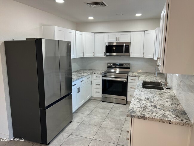 Building Photo - 12611 N 25th Ave