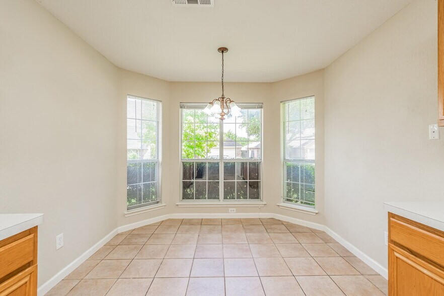 Building Photo - 6329 Glen Knoll Dr