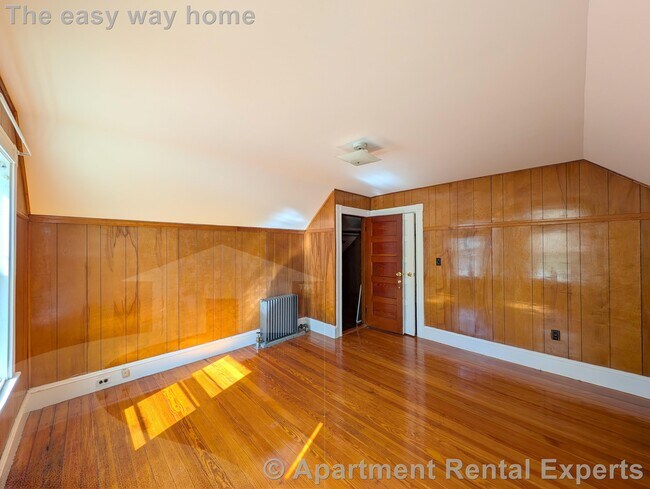 Building Photo - 58 Monument St