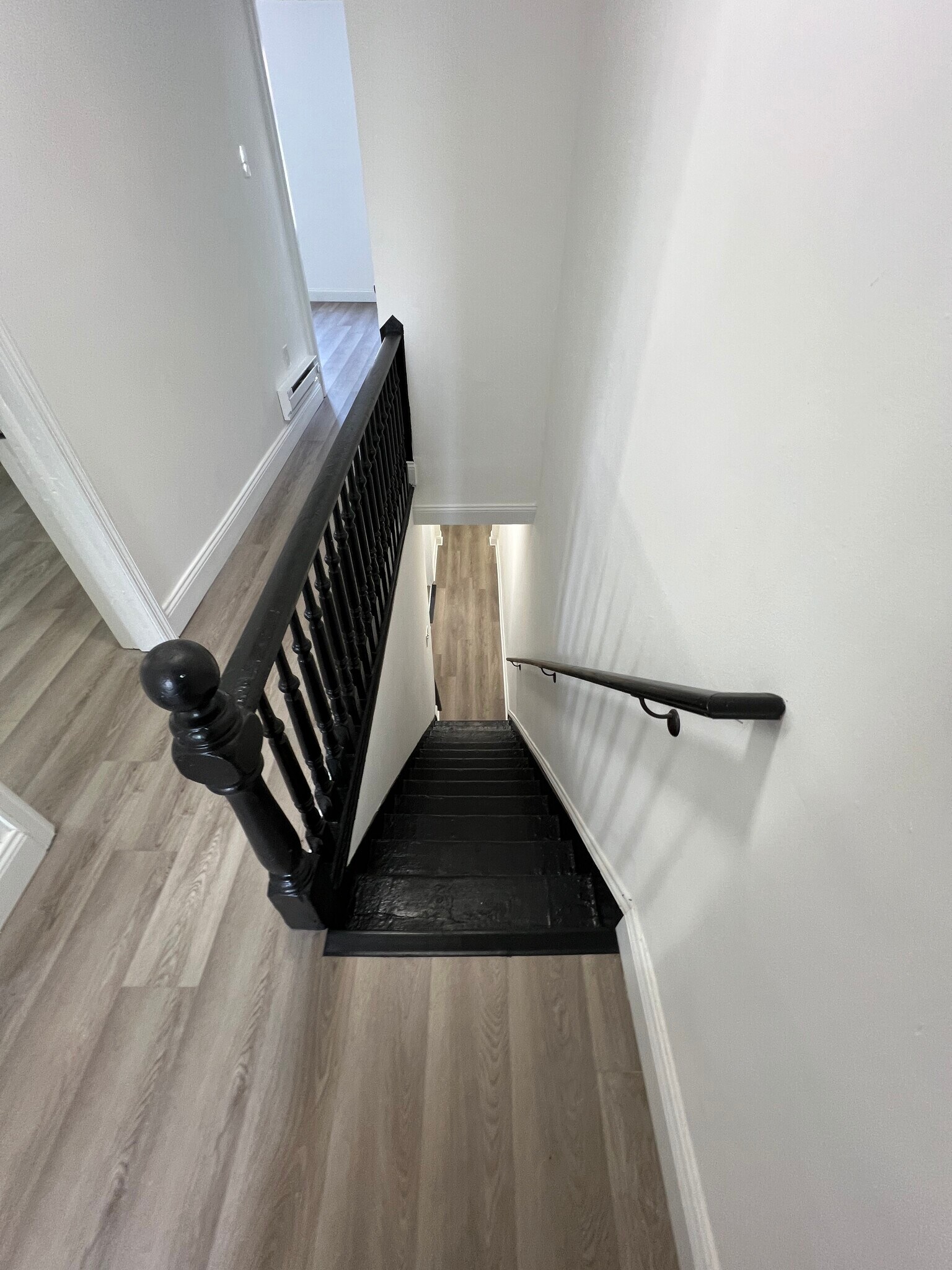 Building Photo - 921 W 3rd St