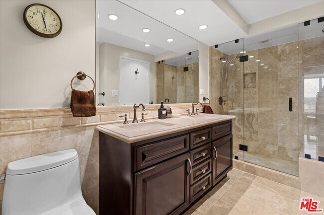 Building Photo - 4267 Marina City Dr