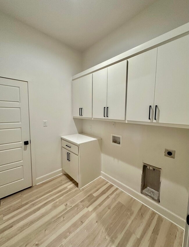 Building Photo - 504 Brookshire Ave