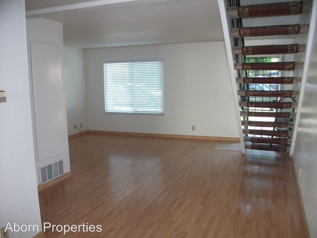 Building Photo - 3 br, 1.5 bath House - 2210 Amberwood Lane