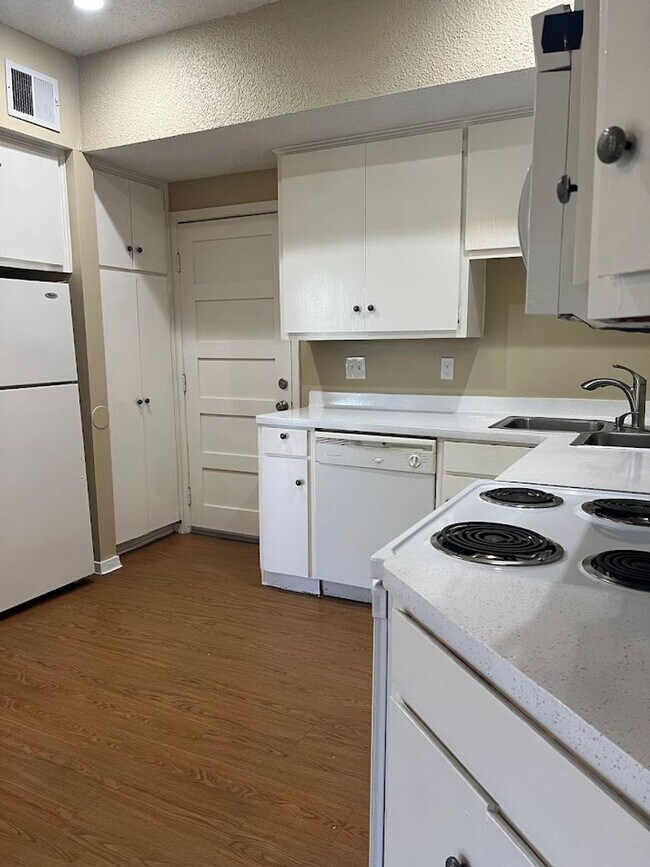 Building Photo - K280 - Treehouse #117