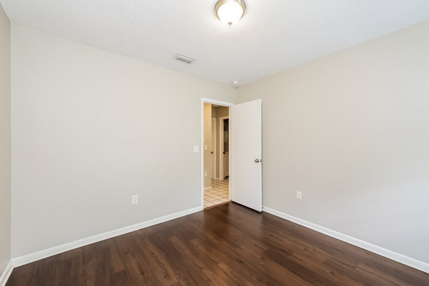 Building Photo - 6906 El Centro Ct