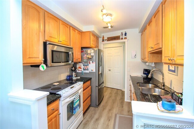 Building Photo - 150 SE Four Winds Dr