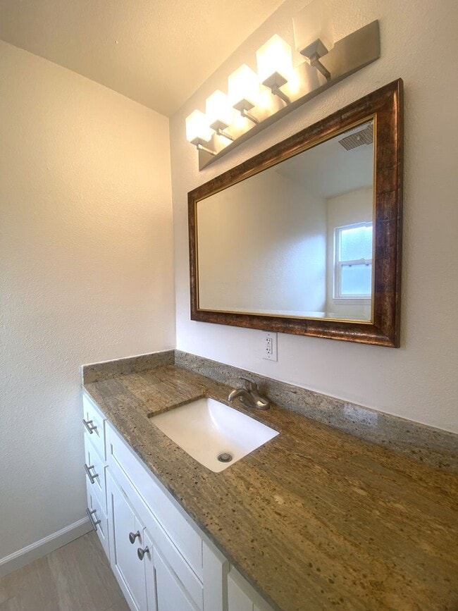Building Photo - Sunlit 3-Bed Fremont Home in Cabrillo with...