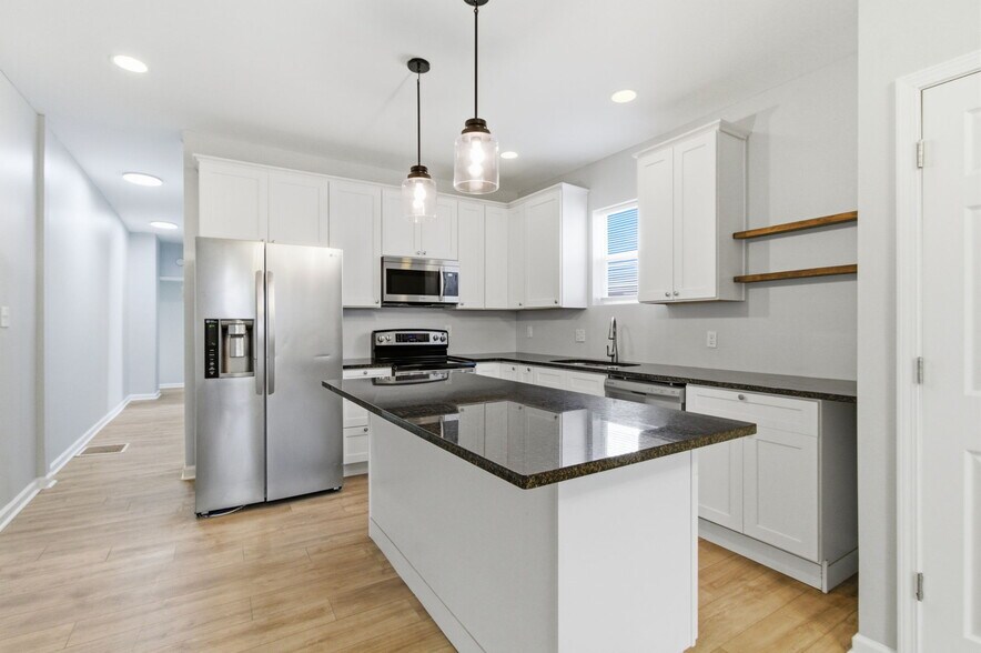 Building Photo - 1338 Barth Ave