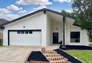 Building Photo - 5202 Metcalf-