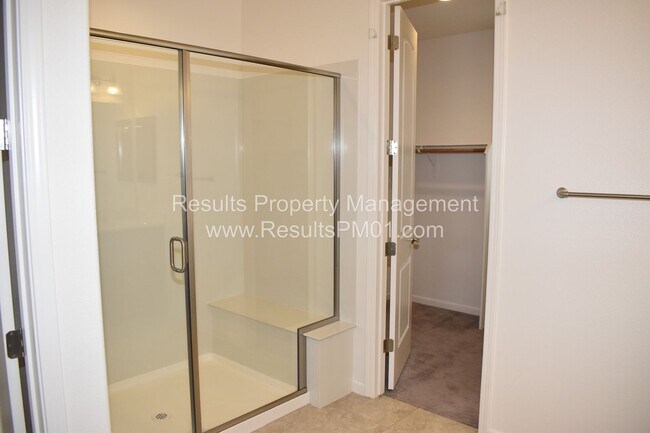 Building Photo - Lovely upgraded Four bedroom w Loft