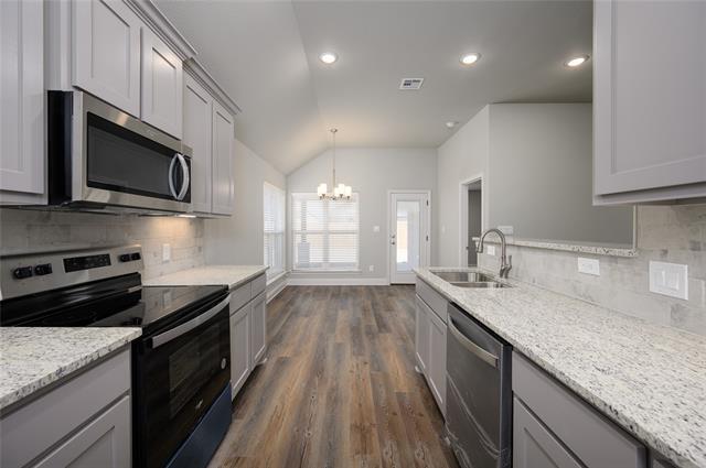 Building Photo - 2801 Tulip Dr