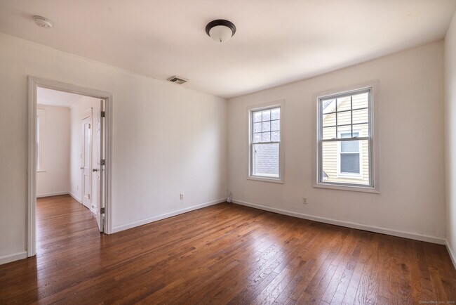 Building Photo - 239 Parrott Ave