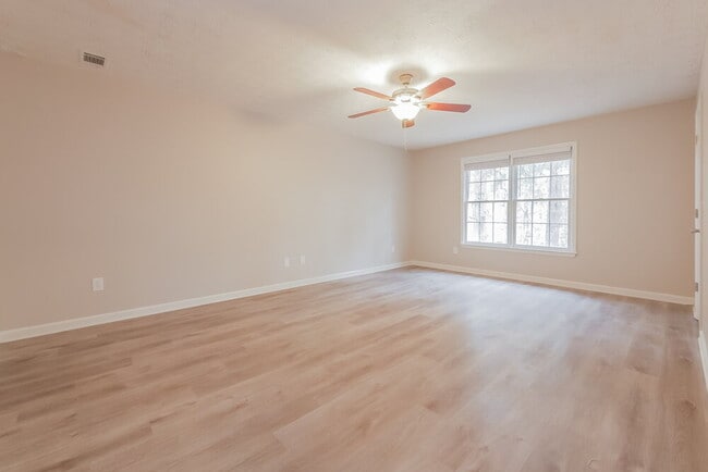 Building Photo - 9908 Point View Dr