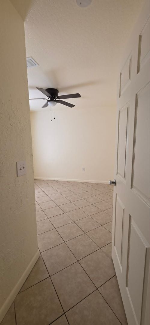 Building Photo - Spacious 2-bedroom, 1-bath apartment available now!