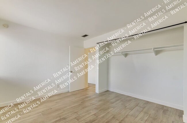 Building Photo - 828 S Langley Ave