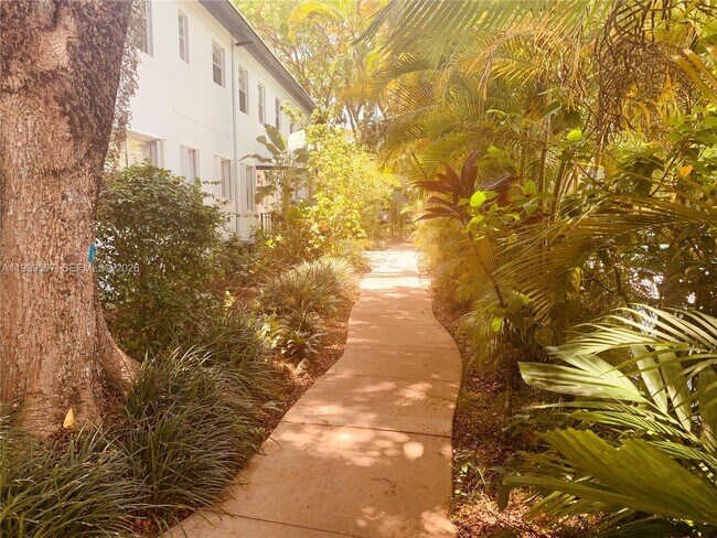 Building Photo - 5605 SW 80th St