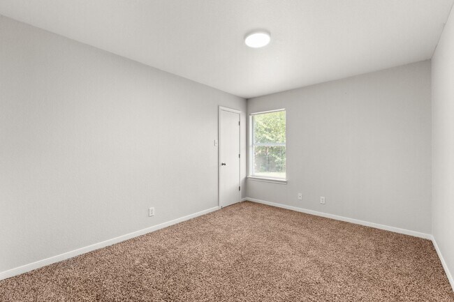 Building Photo - 1404 Chips Dr