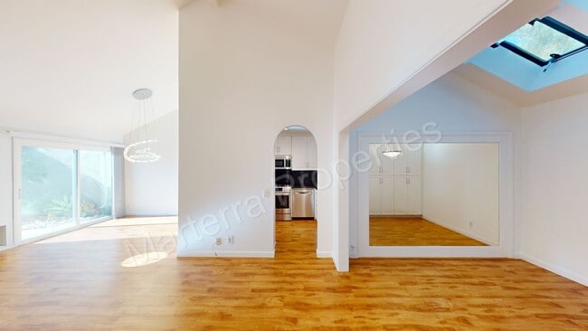 Building Photo - Beautiful 2 Bed/2 Bath Home in Irvine